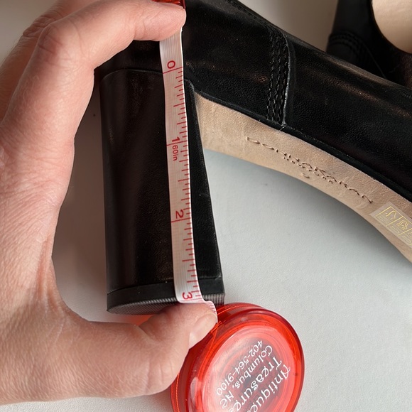 Donna Karan - black chunk leather pumps, 9 - Picture 14 of 14